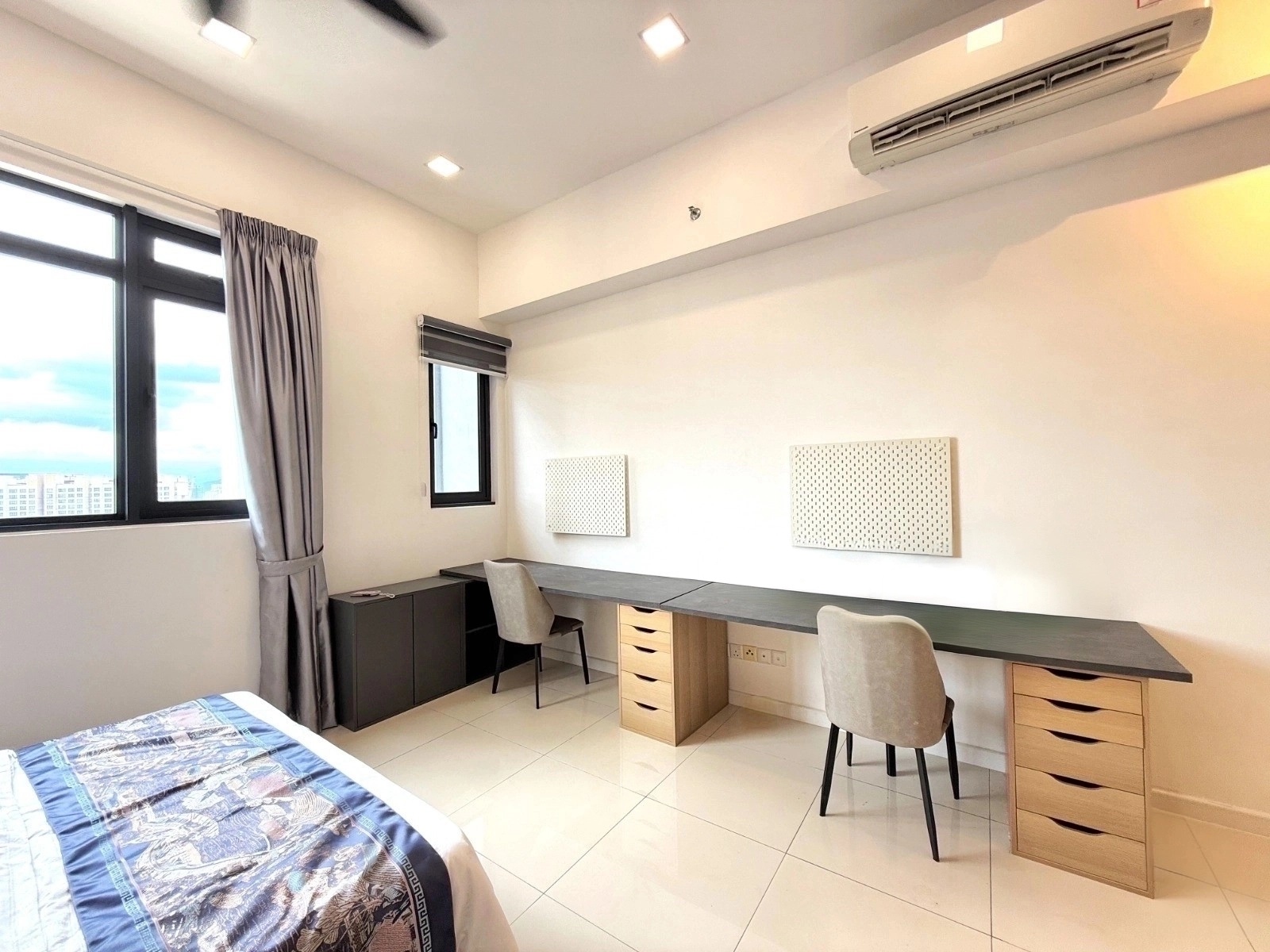 Chambers Residence image