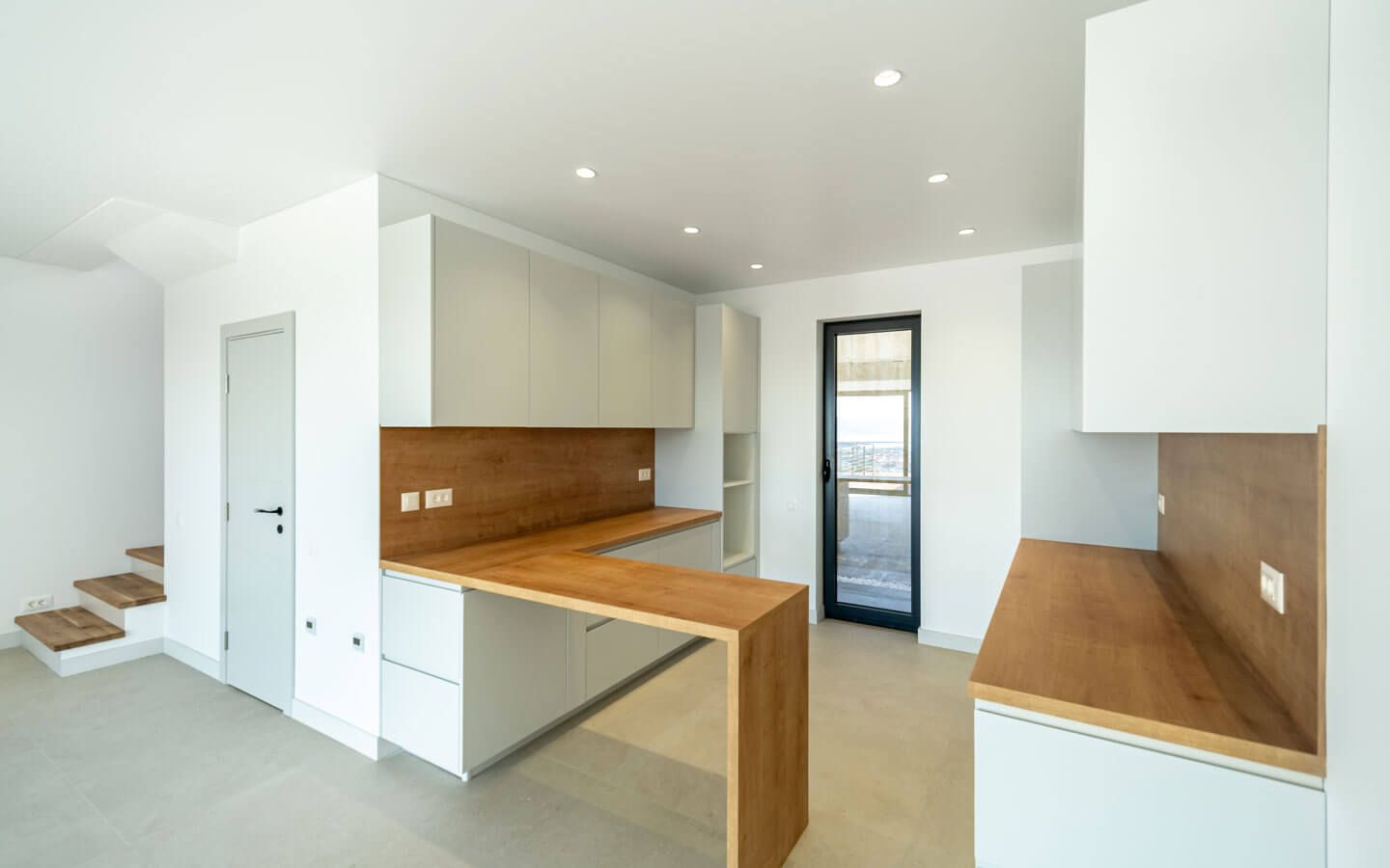 Modern Townhouses with Panoramic Sea Views in Green Hill image