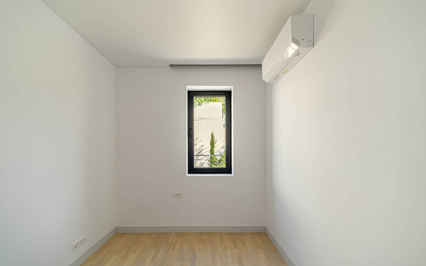 Modern Townhouses with Panoramic Sea Views in Green Hill image