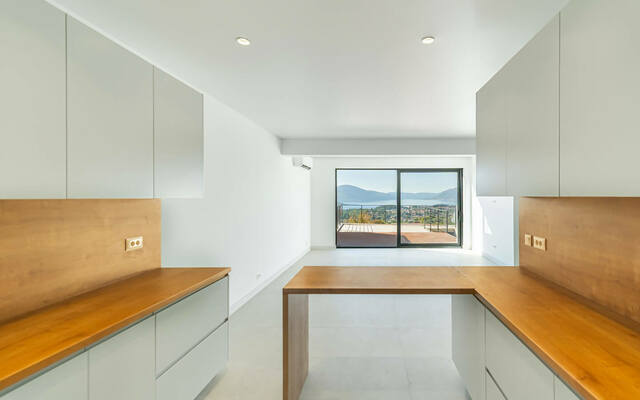 Modern Townhouses with Panoramic Sea Views in Green Hill image