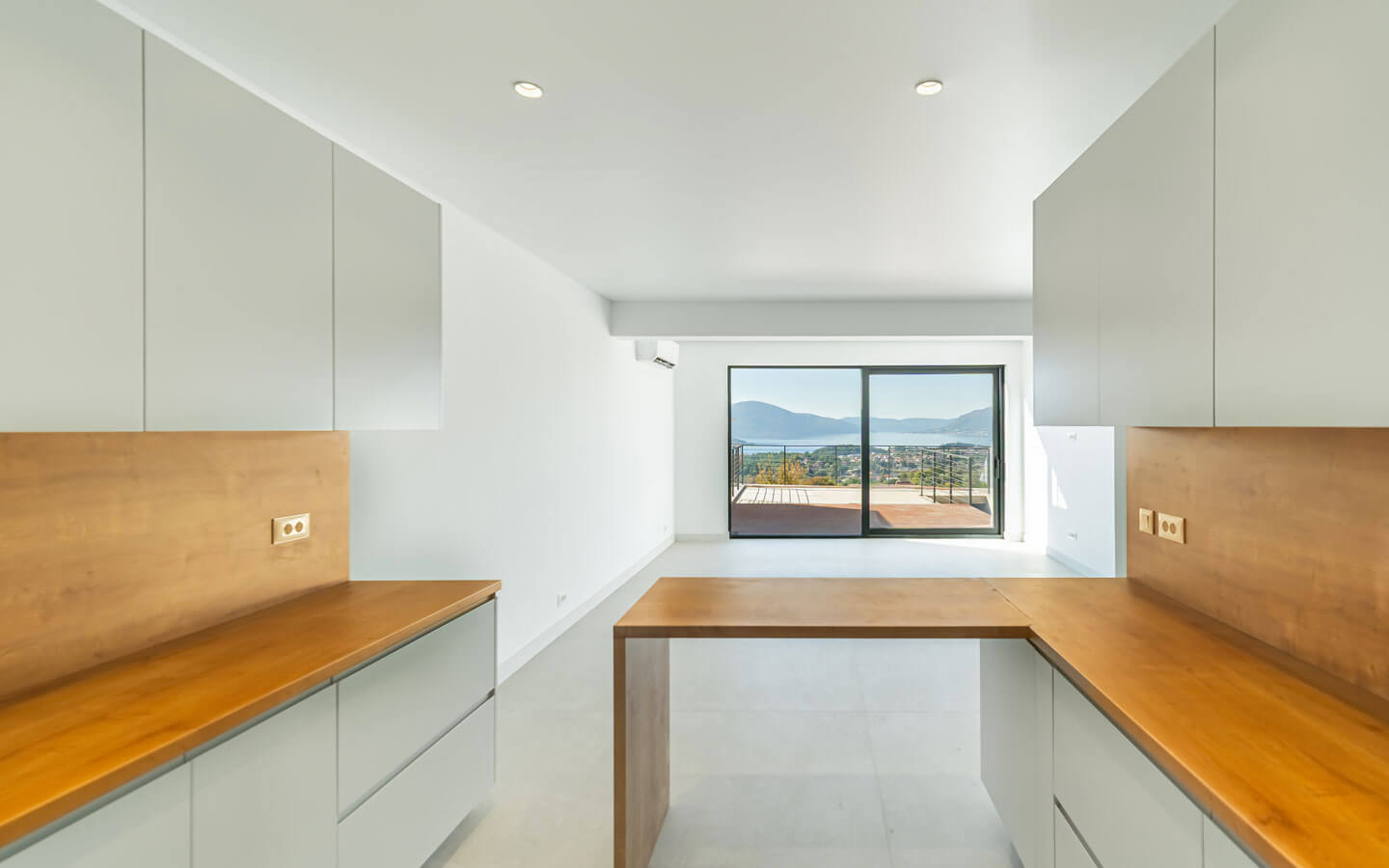 Modern Townhouses with Panoramic Sea Views in Green Hill image