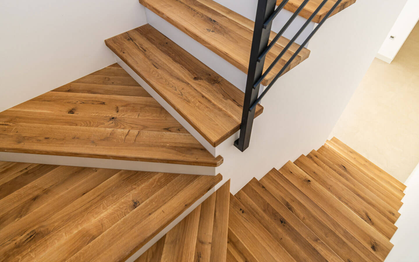 Modern Townhouses with Panoramic Sea Views in Green Hill image