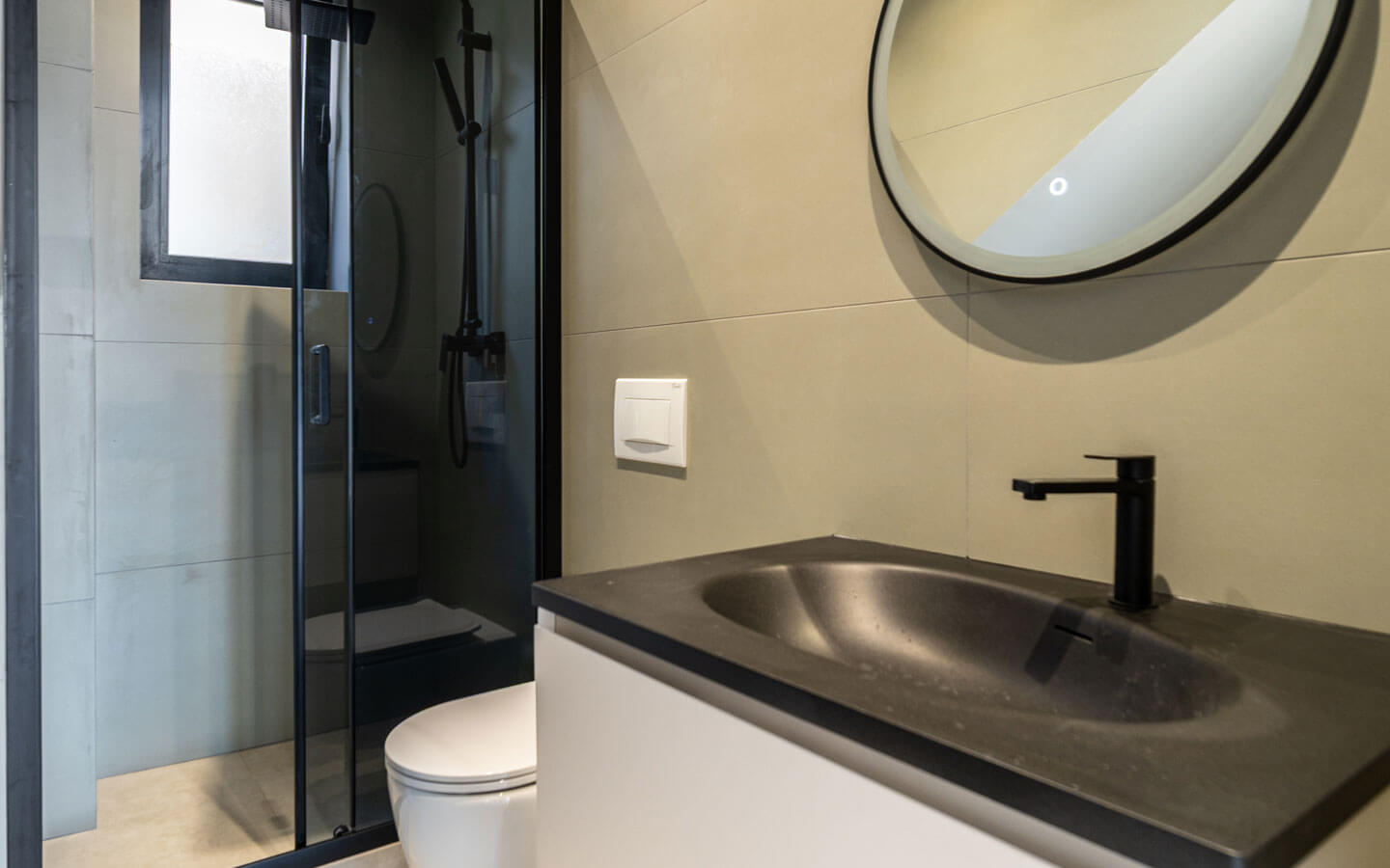 Modern Townhouses with Panoramic Sea Views in Green Hill image