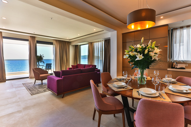 Modern Three-Bedroom Apartments in Sunraf Complex – Prime Seafront Location image