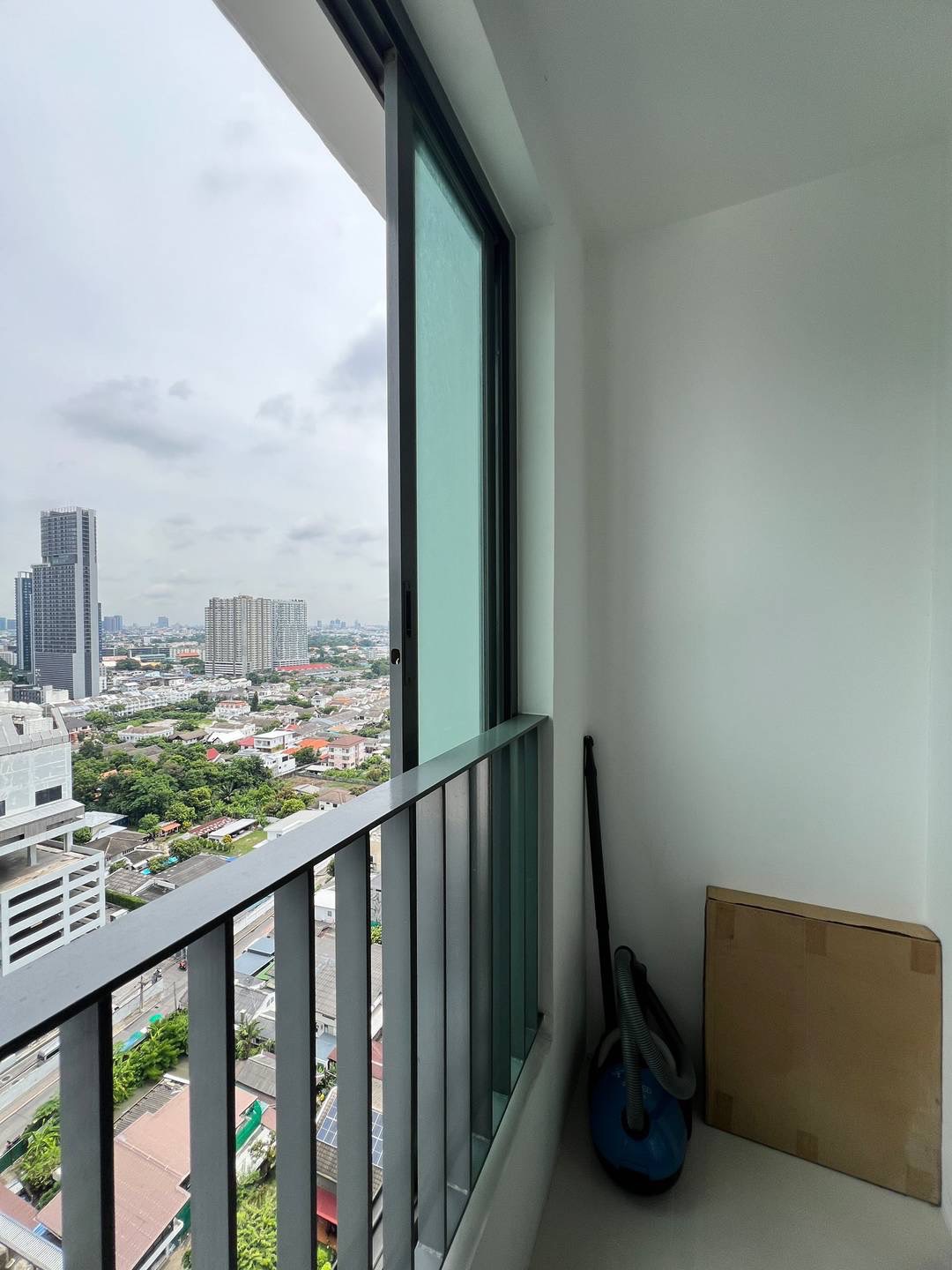 For Rent IDEO Mobi Sukhumvit 81 image