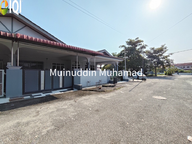 Taman Desa Bernam Indah Hutan Melintang Perak photo