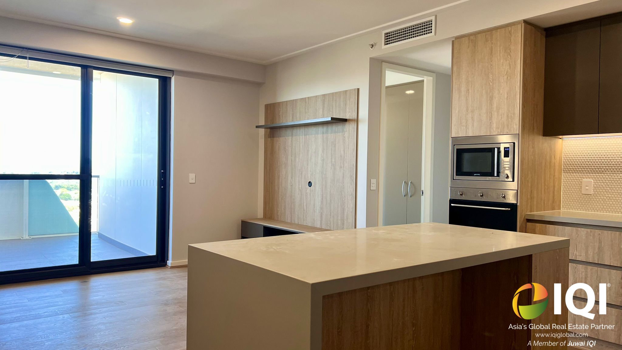 Sophisticated Urban Living with Sunrise Views image