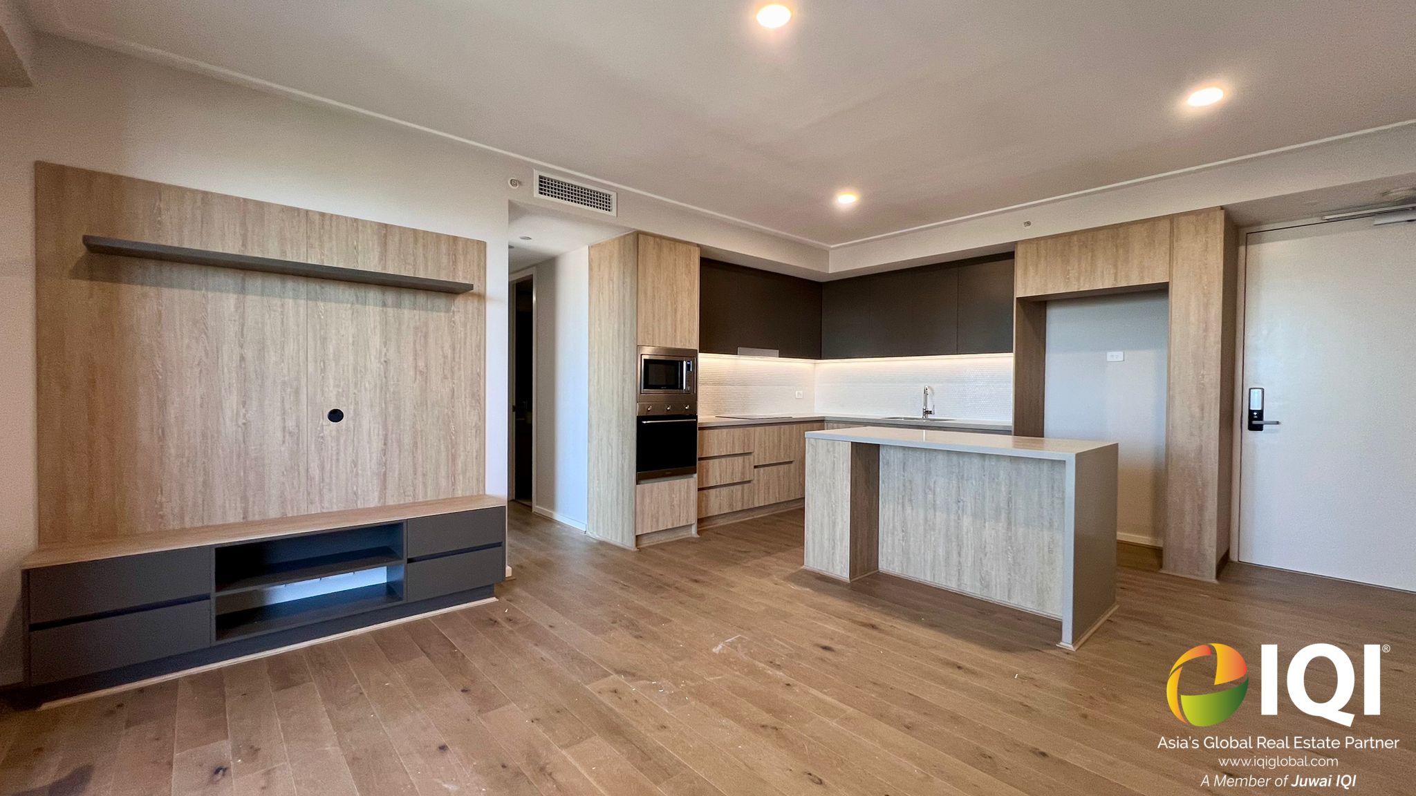 Sophisticated Urban Living with Sunrise Views image