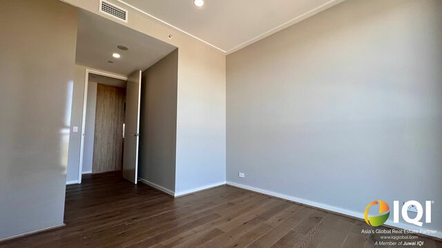 Sophisticated Urban Living with Sunrise Views image