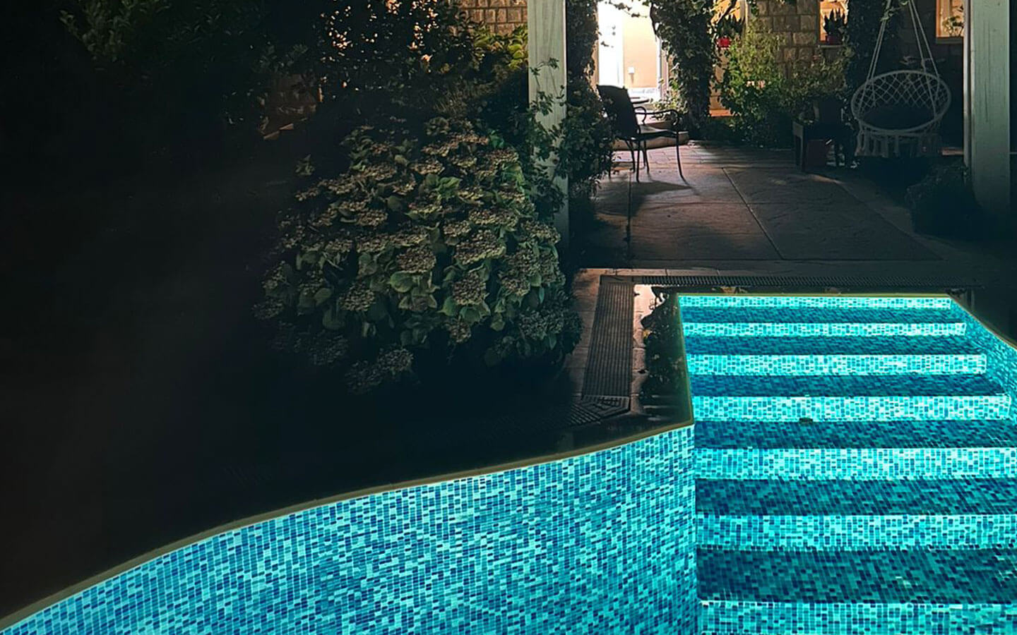 Spacious Family House with Swimming Pool and Mediterranean Garden image