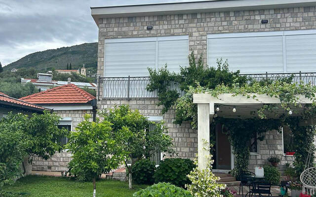 Spacious Family House with Swimming Pool and Mediterranean Garden image