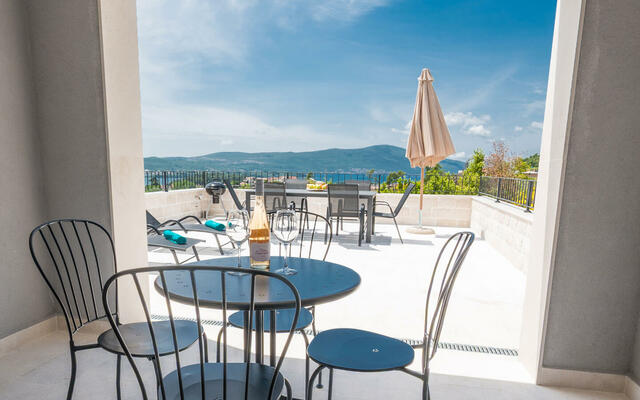 Modern Villa with Infinity Pool and Panoramic Sea View image