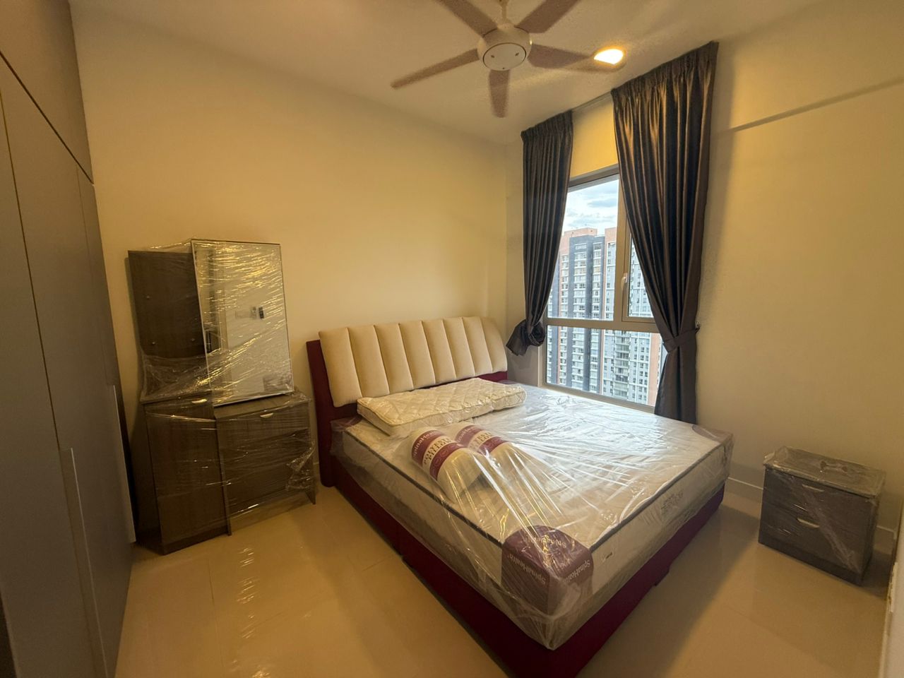 Lakefront Condominium | Emerald Hills @ Alam Damai image