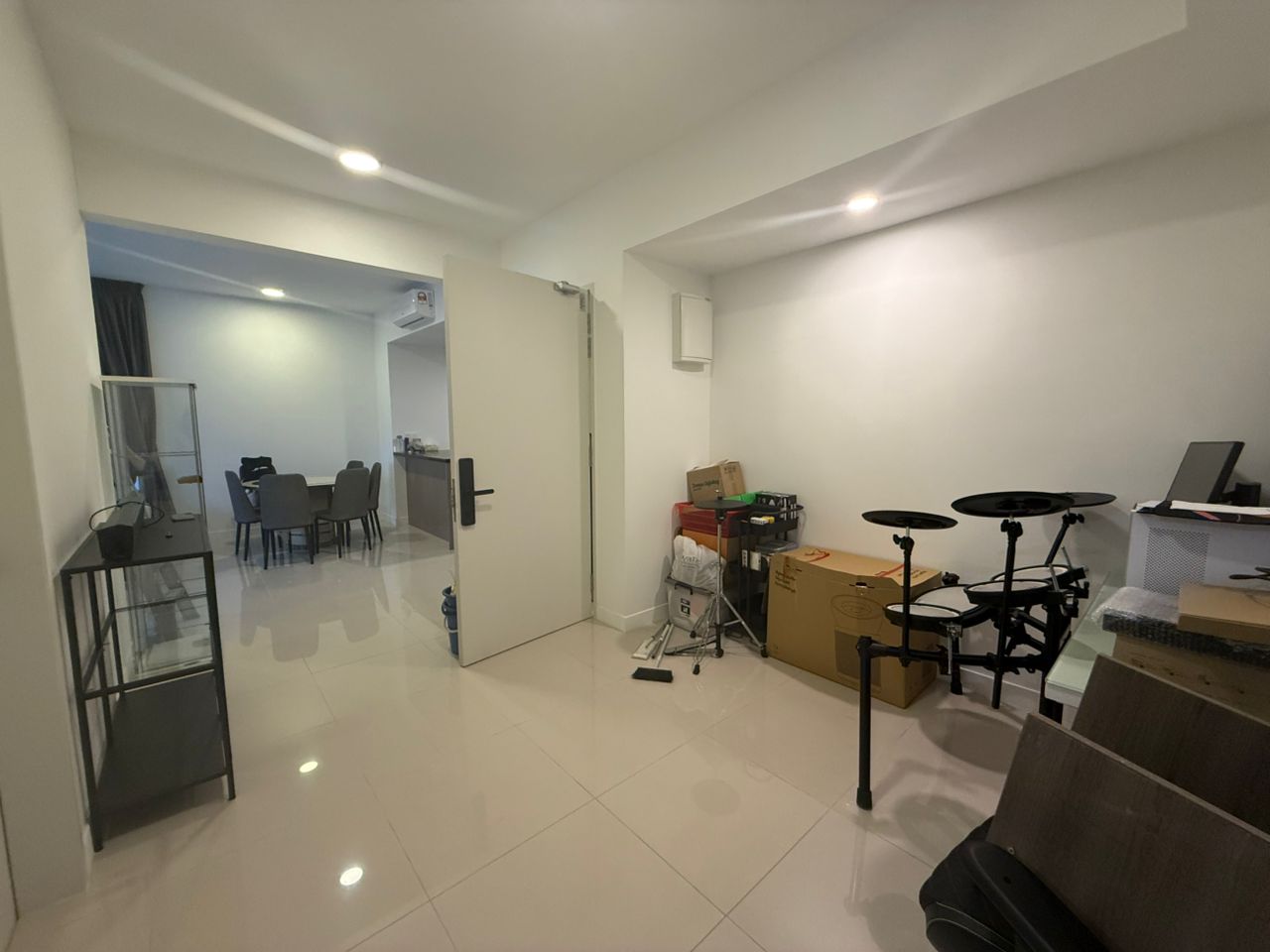 Lakefront Condominium | Emerald Hills @ Alam Damai image