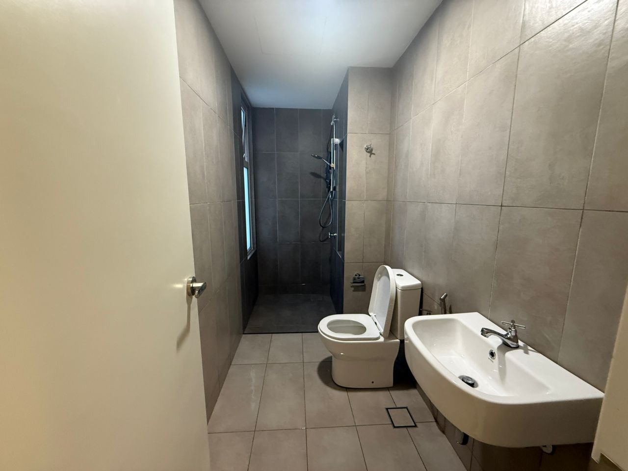 Lakefront Condominium | Emerald Hills @ Alam Damai image