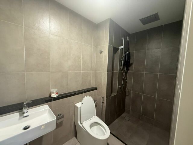 Lakefront Condominium | Emerald Hills @ Alam Damai image