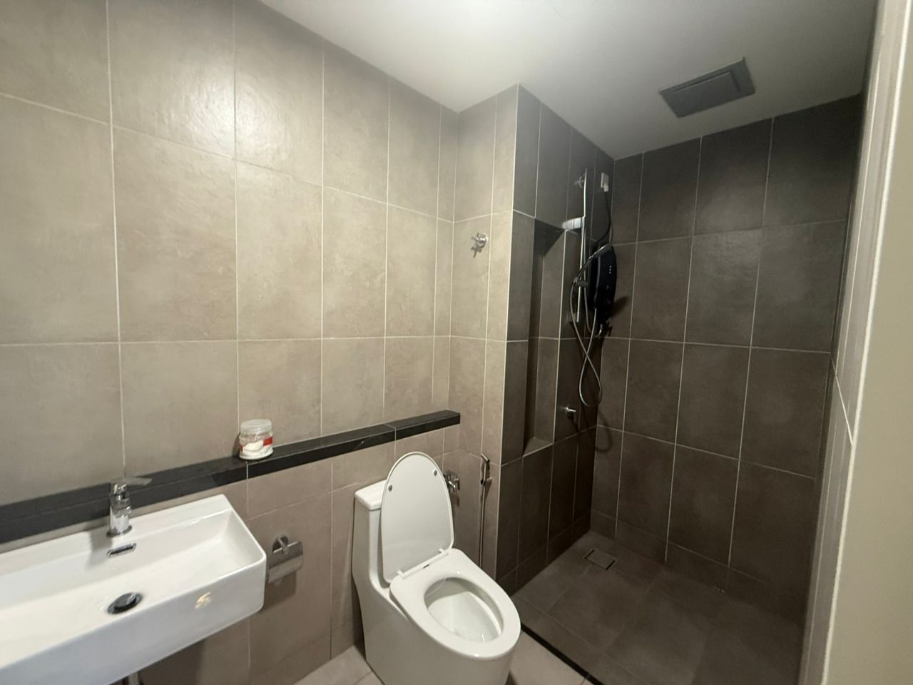 Lakefront Condominium | Emerald Hills @ Alam Damai image