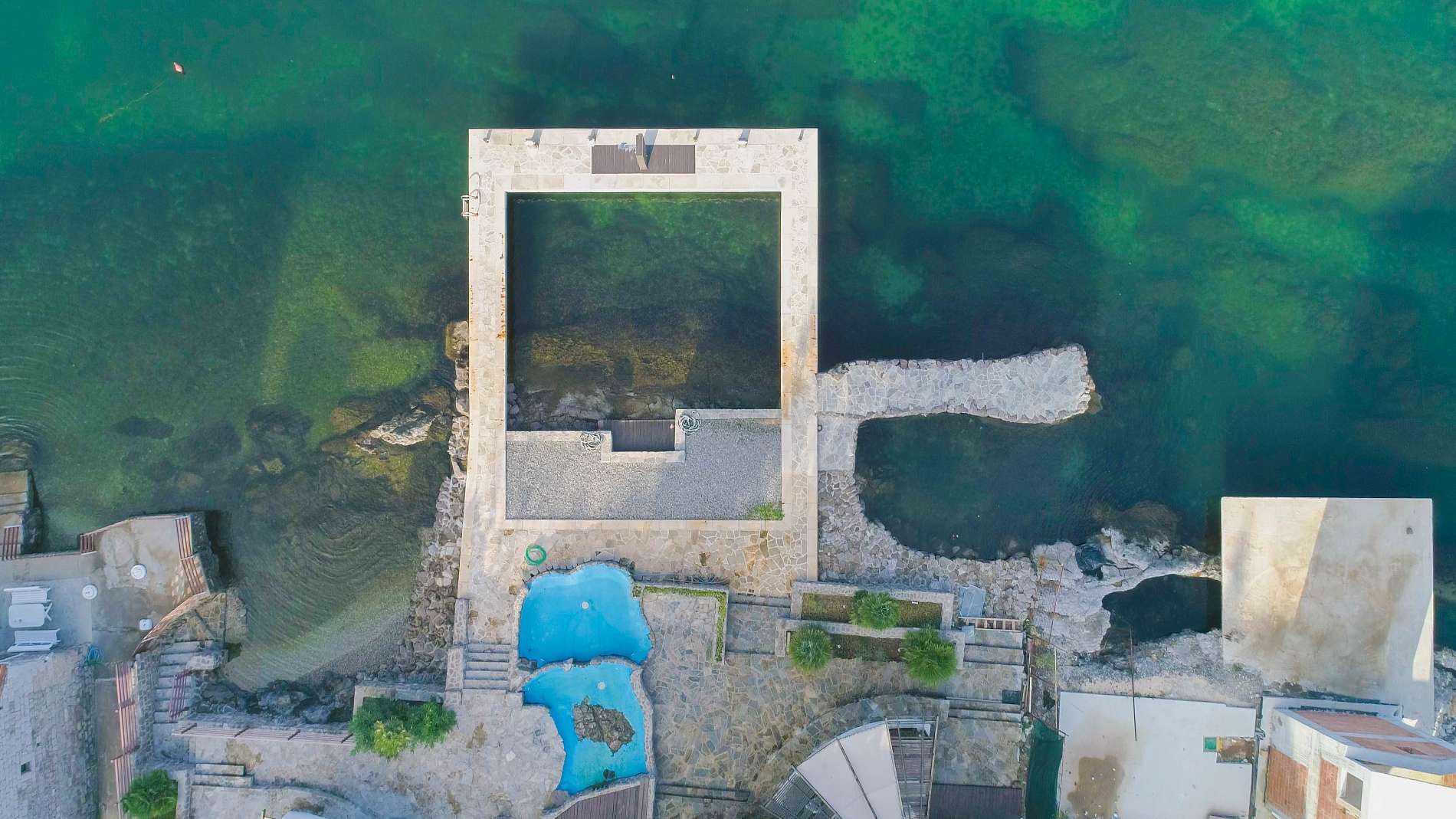 Modern villa with a spectacular view image