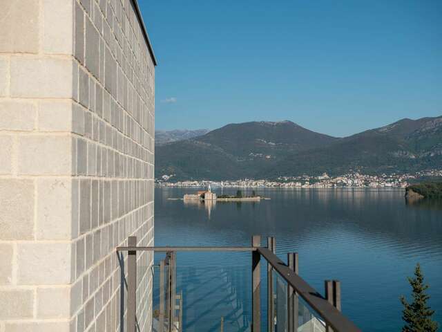 Modern villa with a spectacular view image