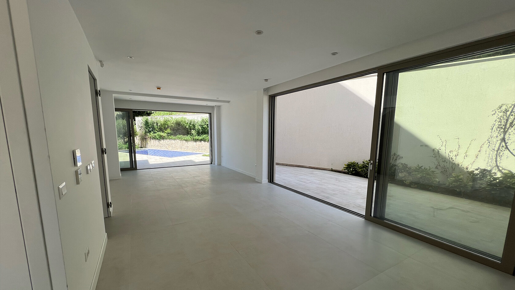 Modern Townhouses with Panoramic Sea Views in the Lastva Park residential complex image