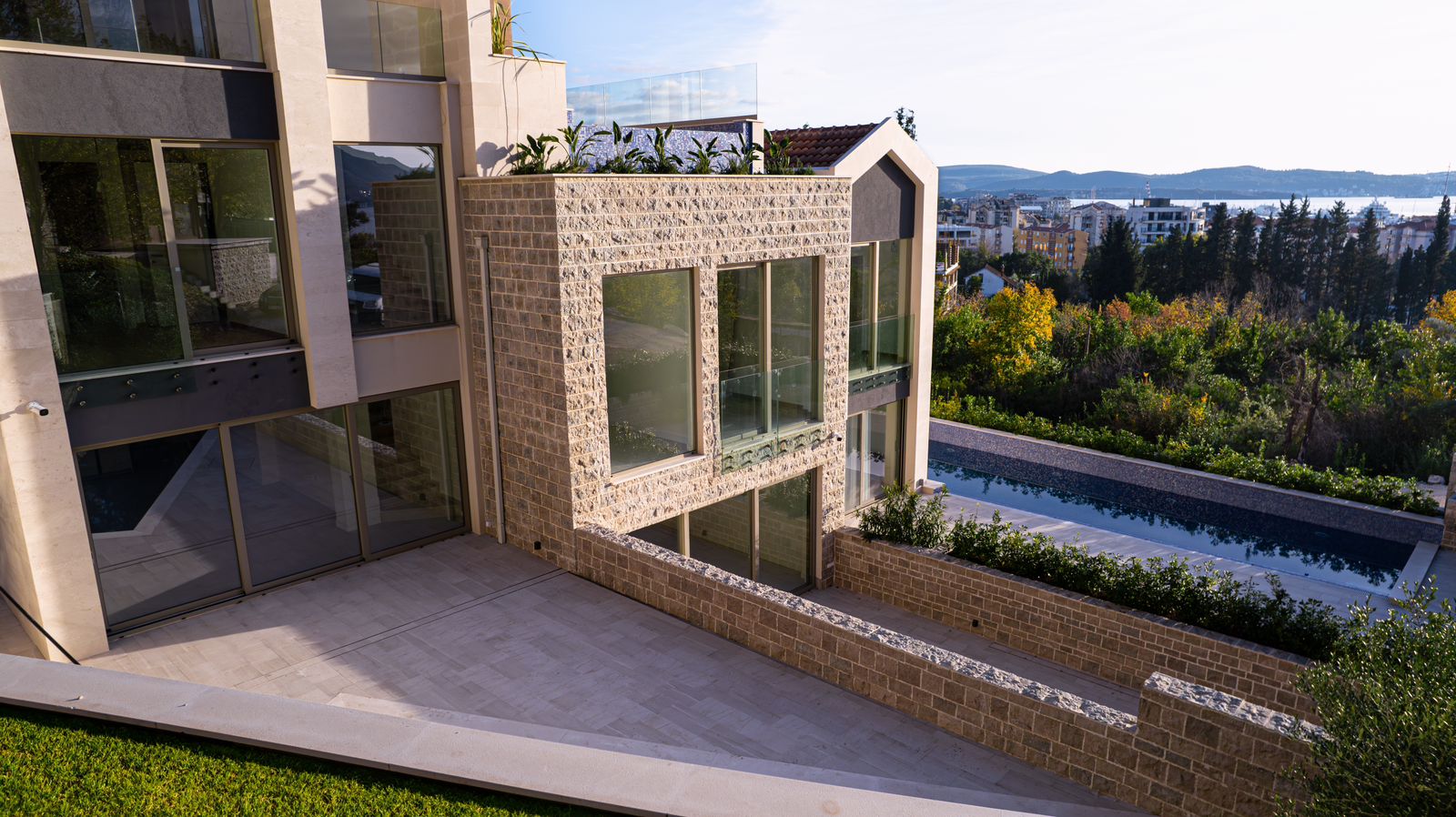 Modern Townhouses with Panoramic Sea Views in the Lastva Park residential complex image