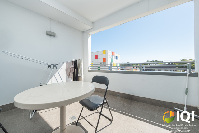 Modern Urban Living in "Velocity" - Walk to Westfield Carousel image