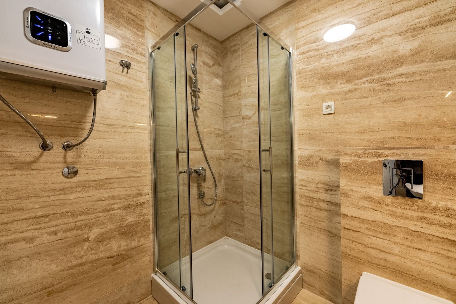 A spacious apartment for sale in residential building in Pržno image