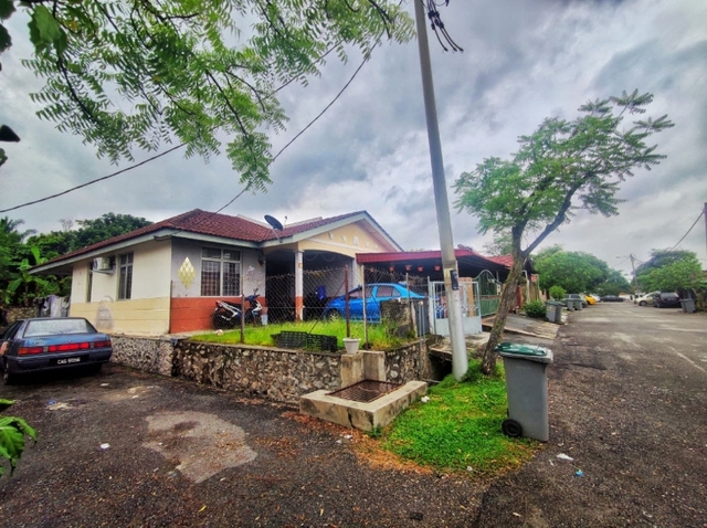 Double Storey Endlot @ Bandar Baru Nilai photo