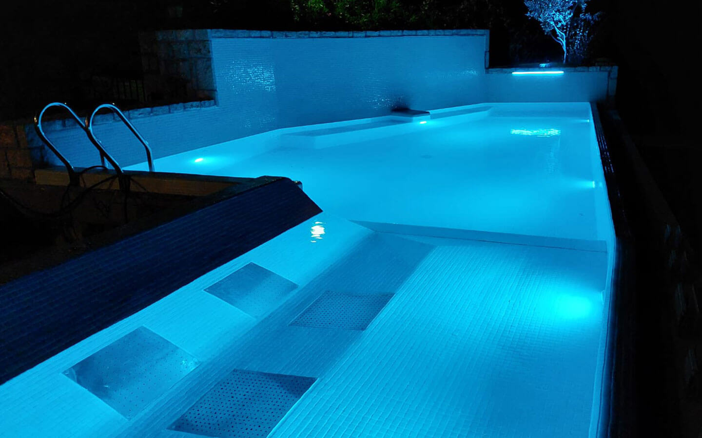 Authentic Stone Villa with Infinity Pool and Panoramic Sea Views image