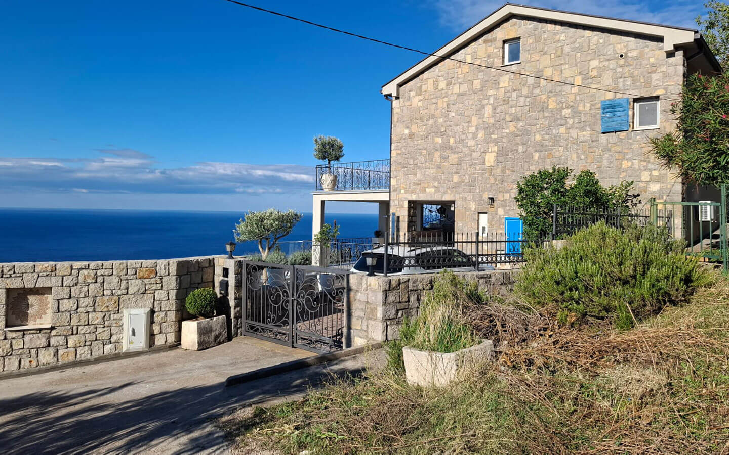 Authentic Stone Villa with Infinity Pool and Panoramic Sea Views image
