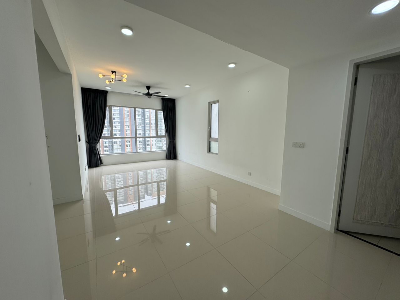 Lakefront Condominium | Emerald Hills @ Alam Damai image