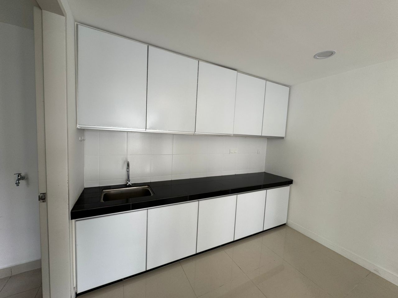 Lakefront Condominium | Emerald Hills @ Alam Damai image