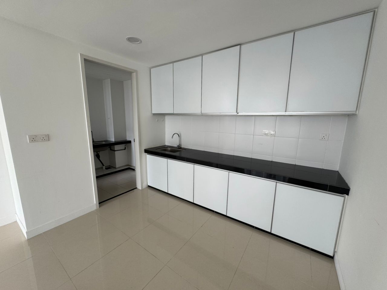 Lakefront Condominium | Emerald Hills @ Alam Damai image