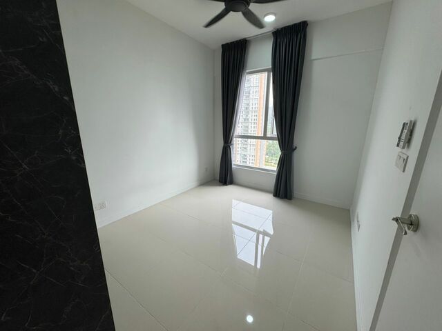 Lakefront Condominium | Emerald Hills @ Alam Damai image