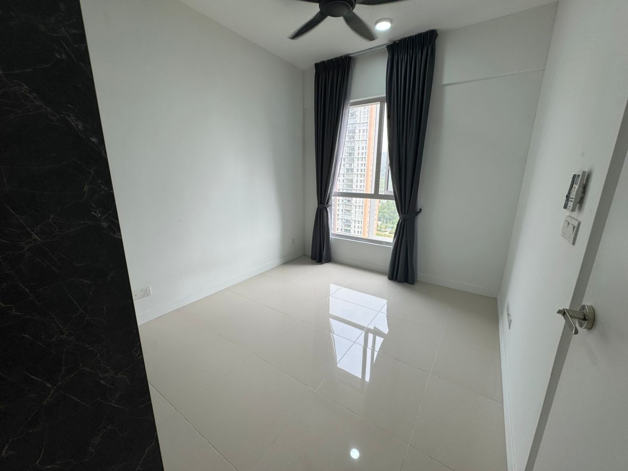 Lakefront Condominium | Emerald Hills @ Alam Damai image