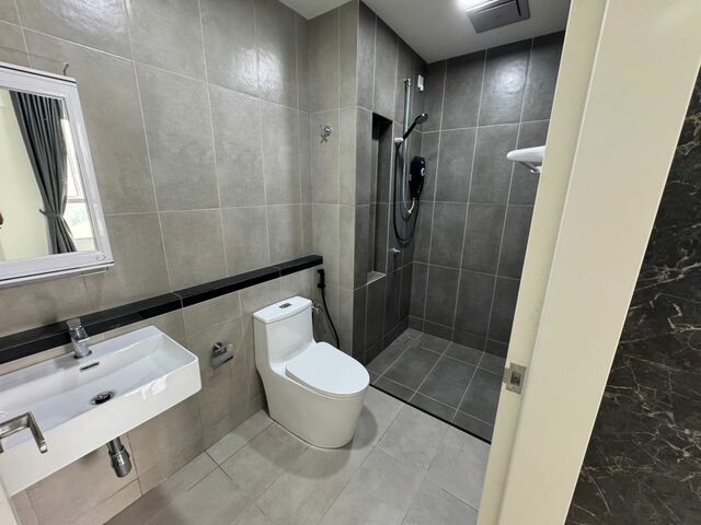 Lakefront Condominium | Emerald Hills @ Alam Damai image