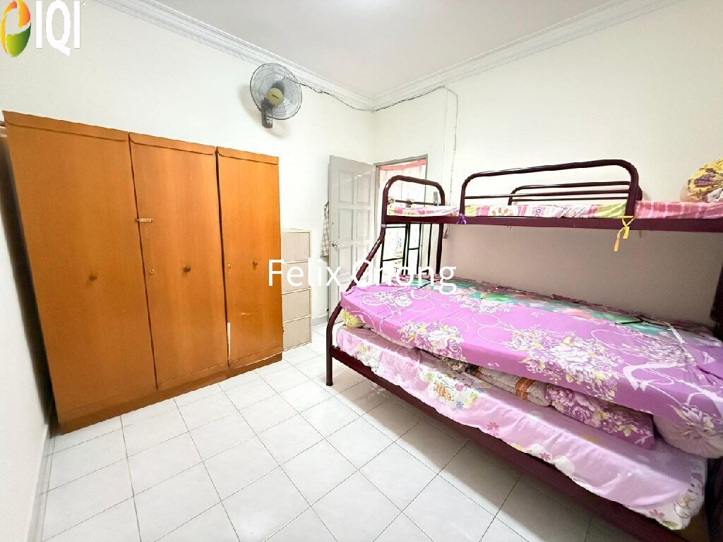 taman johor single storey terrace image