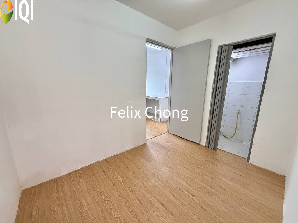 Taman Banang Jaya 2 Sty Low Cost,Jalan Gemilang,Batu Pahat,Renovated image