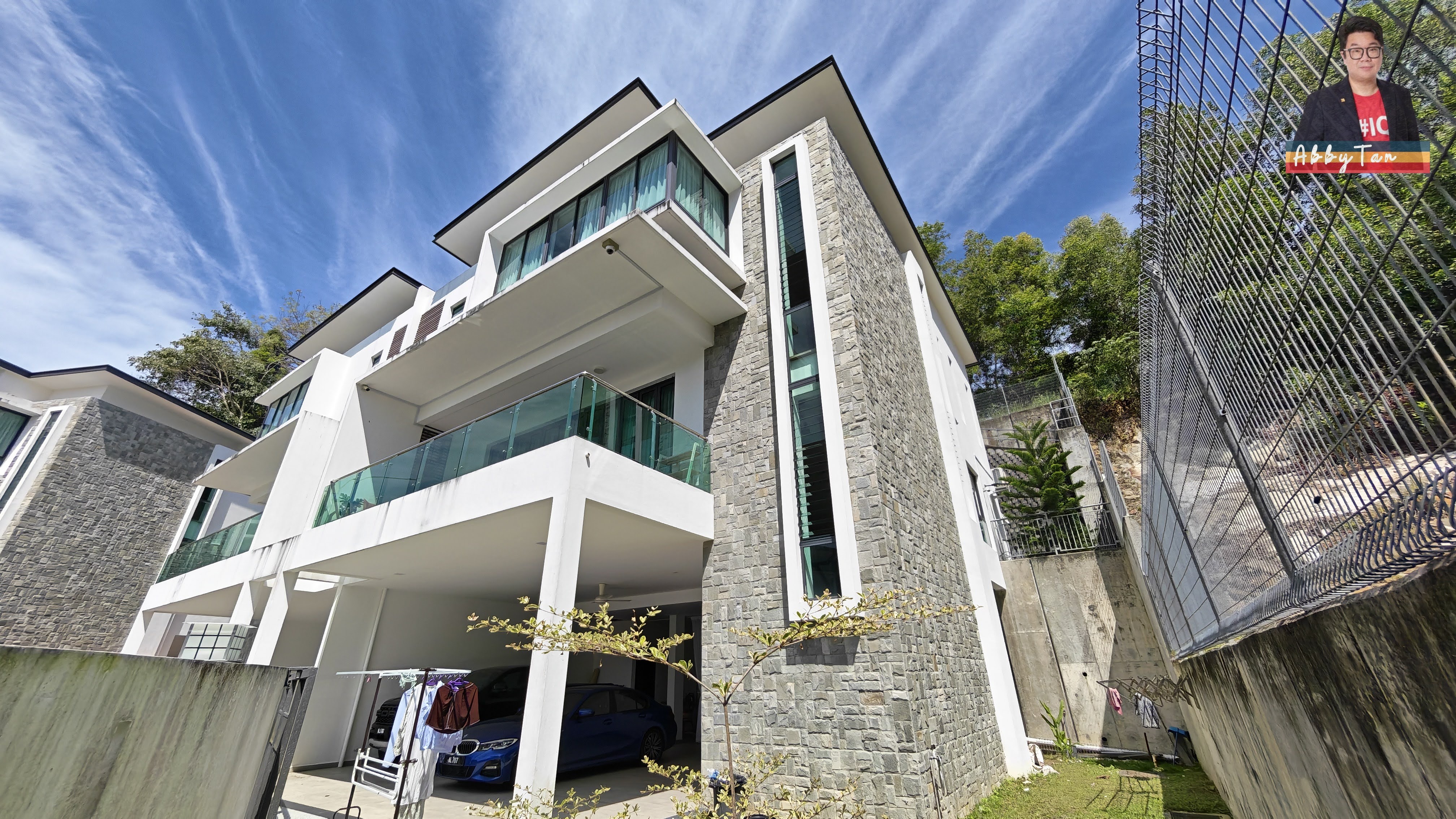 Prestige Semi-D @ Taman Manikar Likas | 3 Storey | Spacious & Renovated image