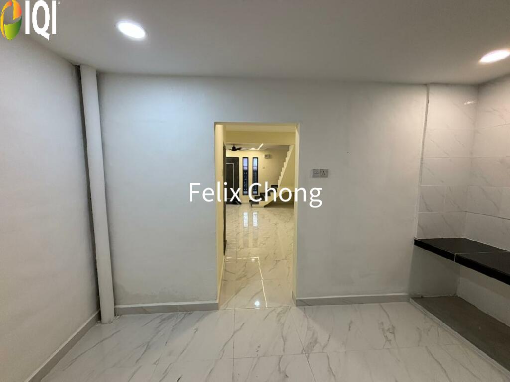 Taman Mas Double Storey Low Cost,Full Loan,Renovated,Kulai image