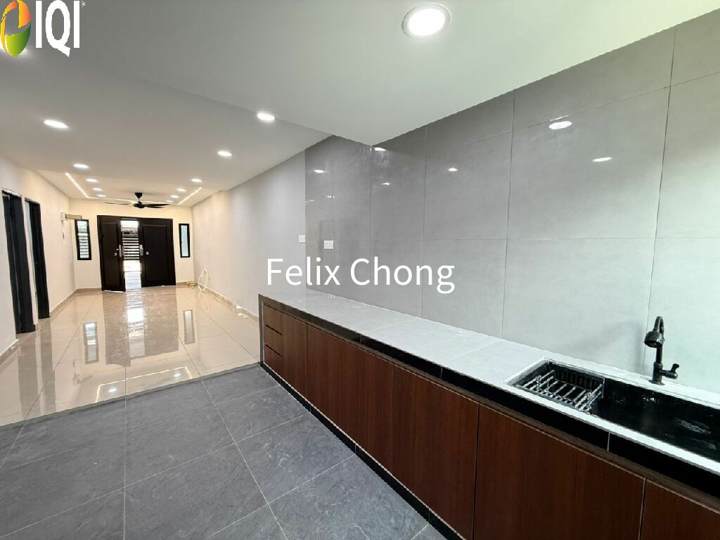 Taman Universiti 1 Sty Low Cost,Jalan Pertanian,Skudai,Renovated image