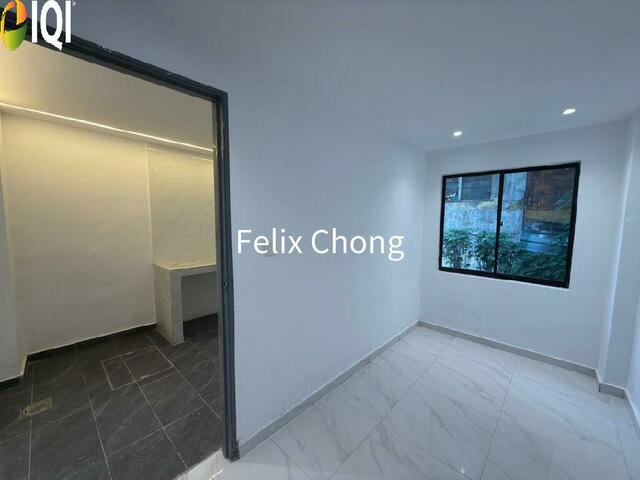 Permas Jaya 2 Sty Low Cost,Renovated,Extend,Johor Bahru,Jalan Permas image