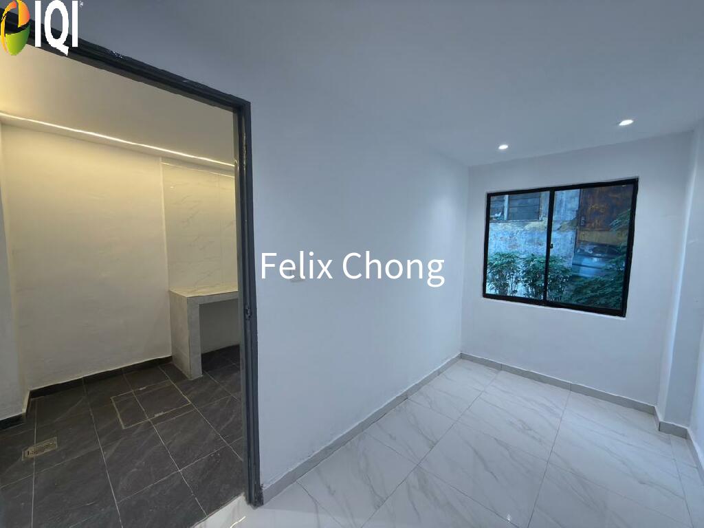 Permas Jaya 2 Sty Low Cost,Renovated,Extend,Johor Bahru,Jalan Permas image