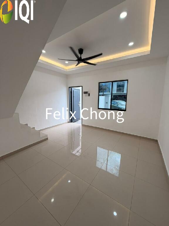 Taman Sri Makmur Double Storey Low Cost,Pontian,Renovated,Extend image