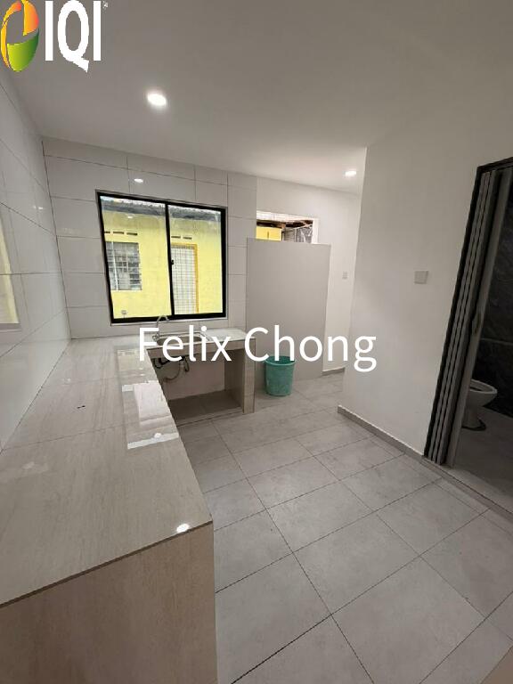 Taman Sri Makmur Double Storey Low Cost,Pontian,Renovated,Extend image