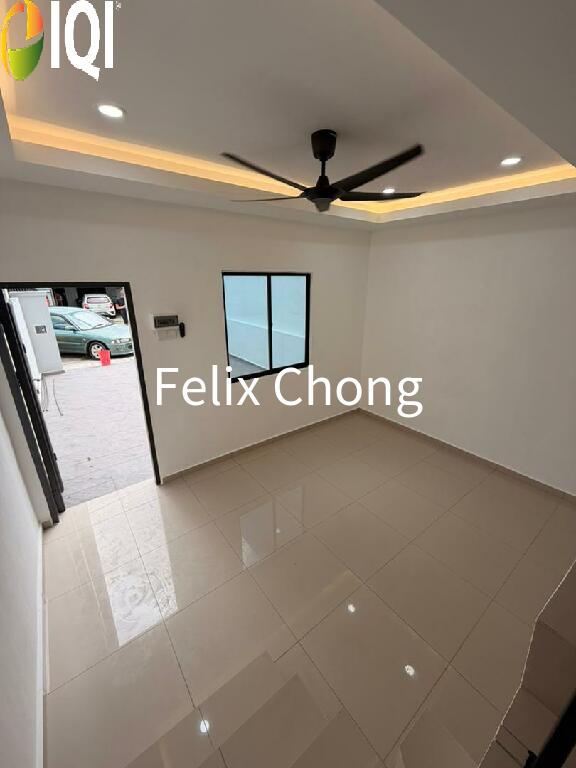 Taman Sri Makmur Double Storey Low Cost,Pontian,Renovated,Extend image