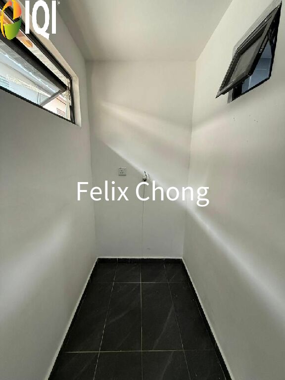 Taman Damai Jaya 2 Sty Low Cost Endlot,Jalan Tenang,Skudai,Renovated image