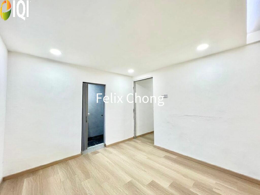 Taman Desa Cemerlang 2 Sty Low Cost,Jalan Lanjut,Ulu Tiram,Renovated image