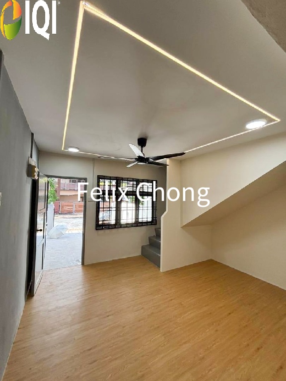 Bandar Putra Kulai 2 Sty Low Cost,Renovated,Jalan Cengal,Full Loan image