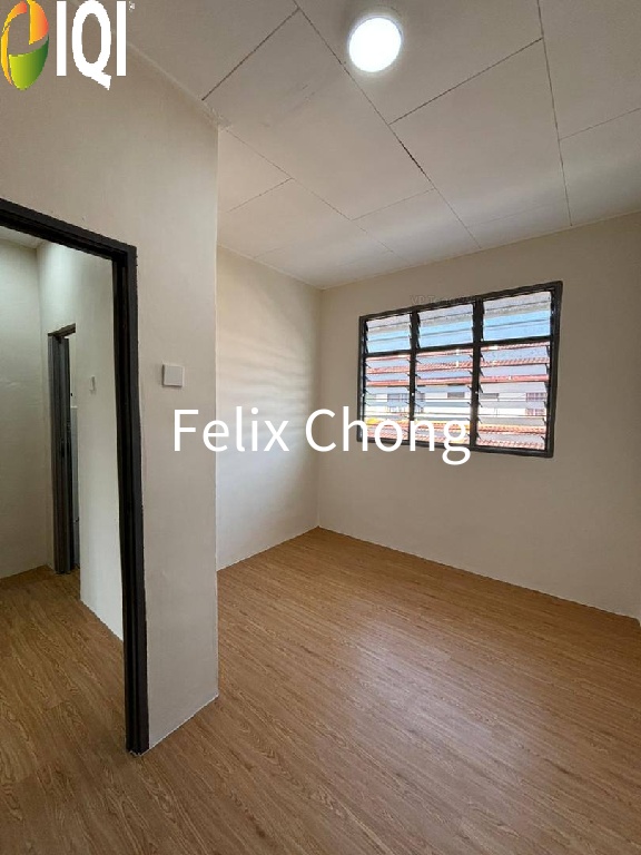 Bandar Putra Kulai 2 Sty Low Cost,Renovated,Jalan Cengal,Full Loan image